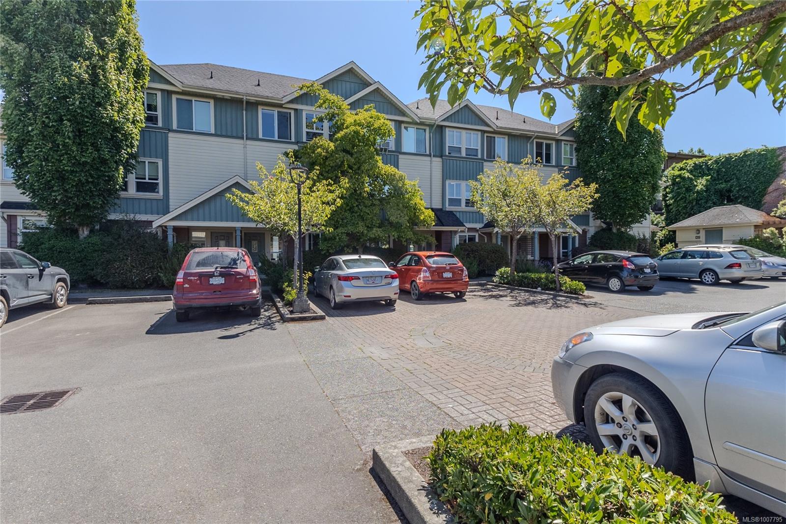1019 N Park St Apt 20, Victoria, BC V8T 5L4