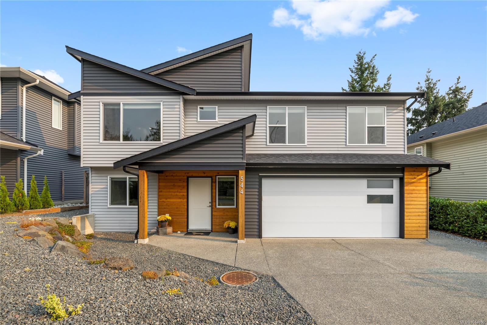 544 Grewal Pl, Nanaimo, BC V9R 0H8