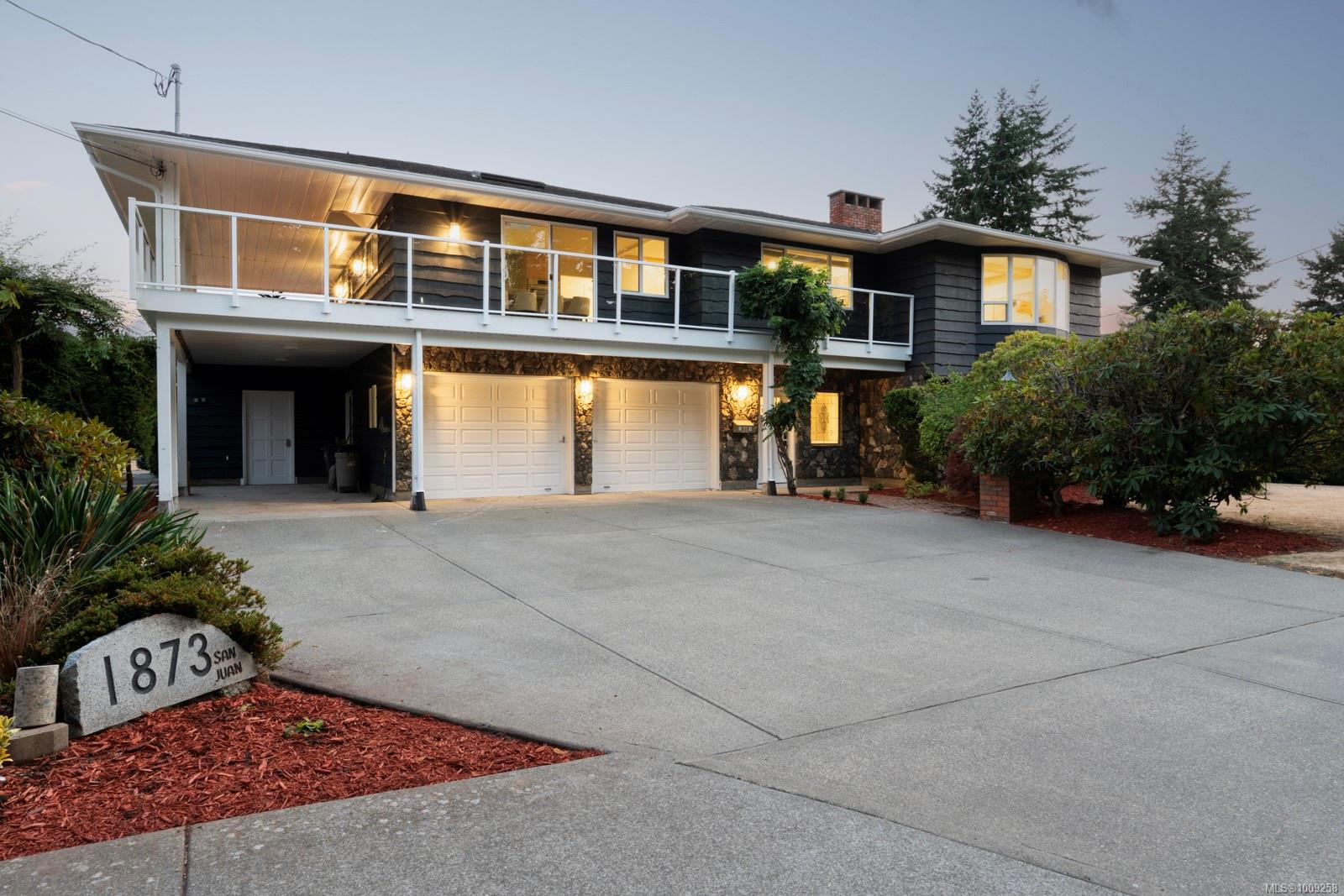 1873 San Juan Ave, Saanich, BC V8N 2J1