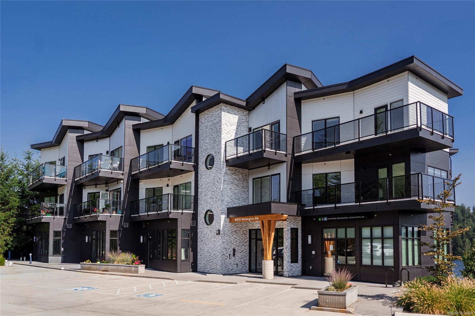 4474 Wellington Rd Apt 207, Nanaimo, BC V9T 2H3