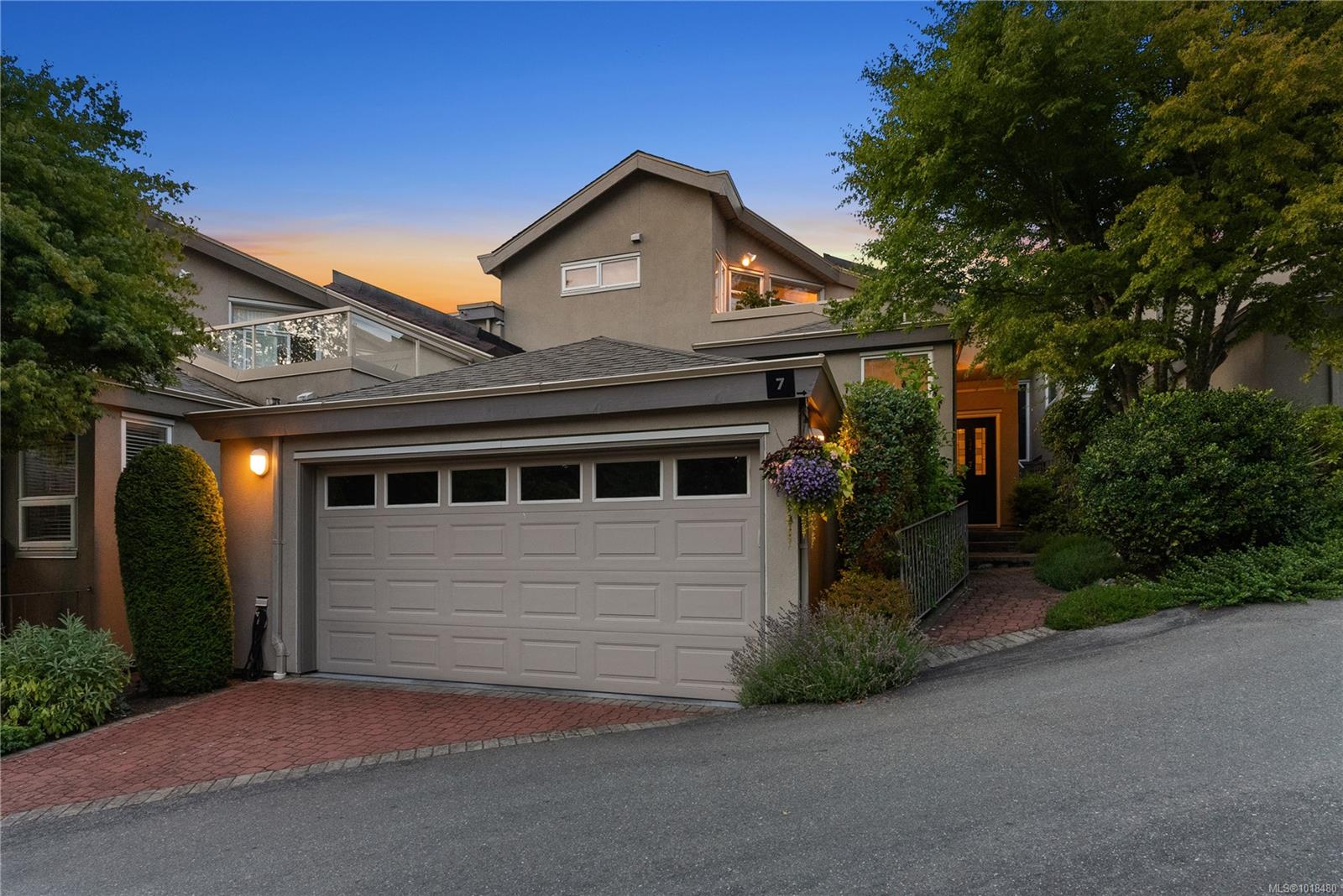 4771 Cordova Bay Rd Apt 7, Saanich, BC V8Y 2J7