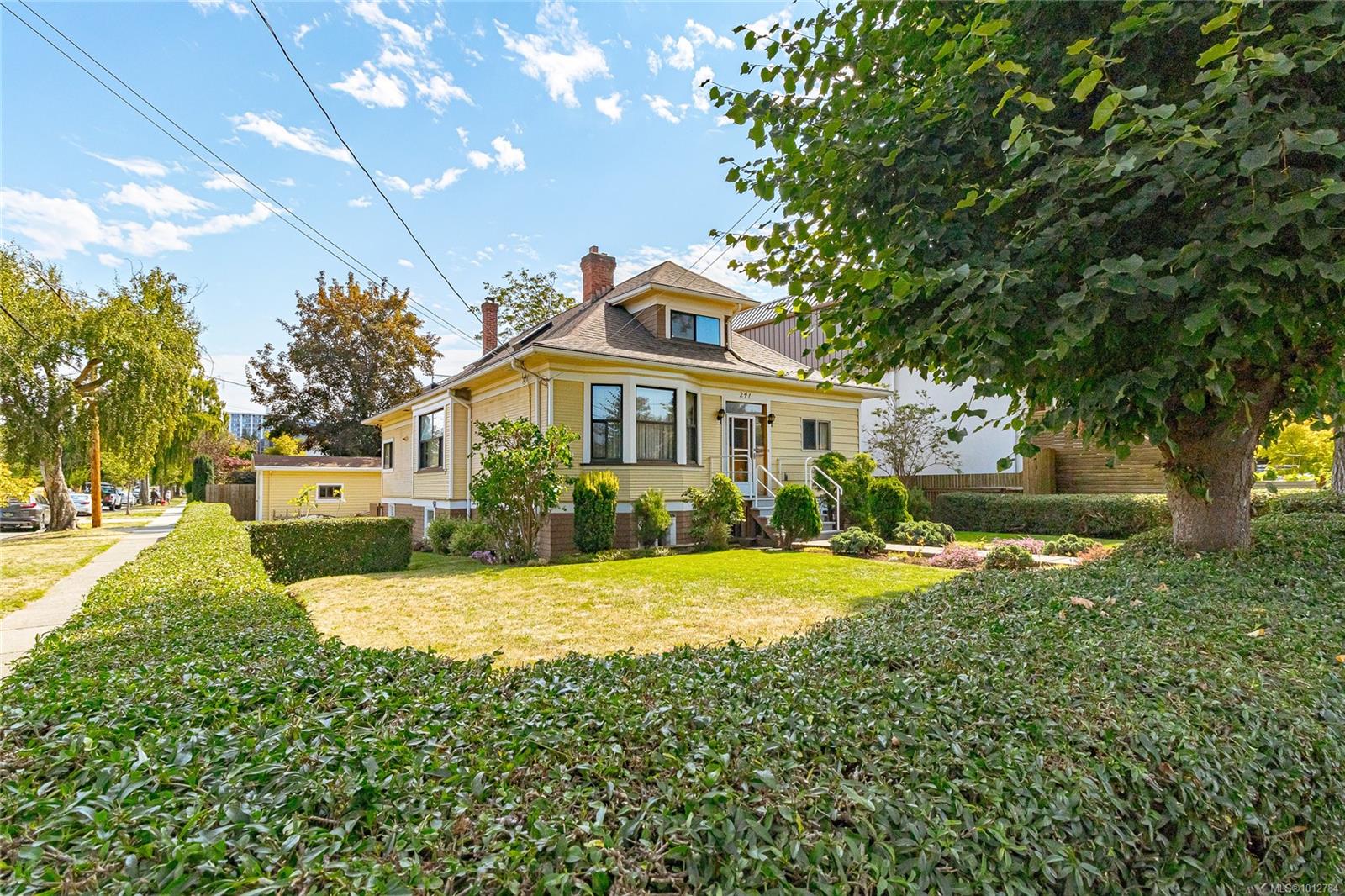 241 Montreal St, Victoria, BC V8V 1Z3