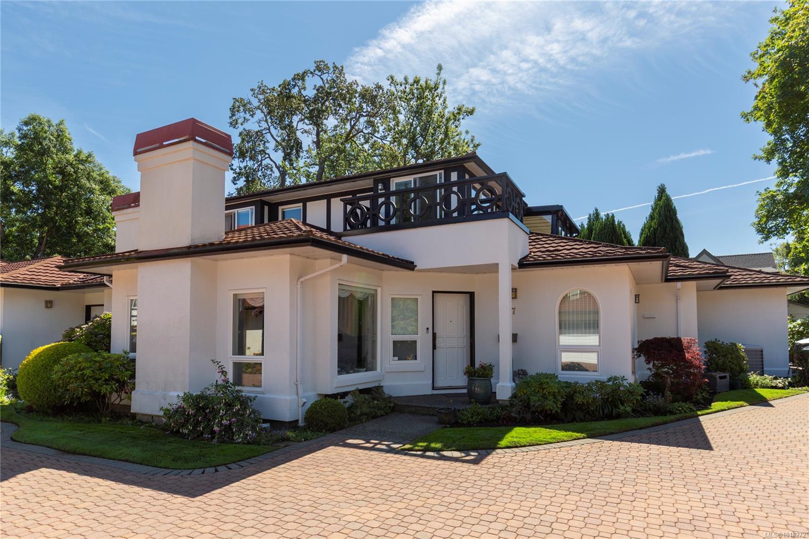 919 Pemberton Rd Apt 7, Victoria, BC V8S 3R5