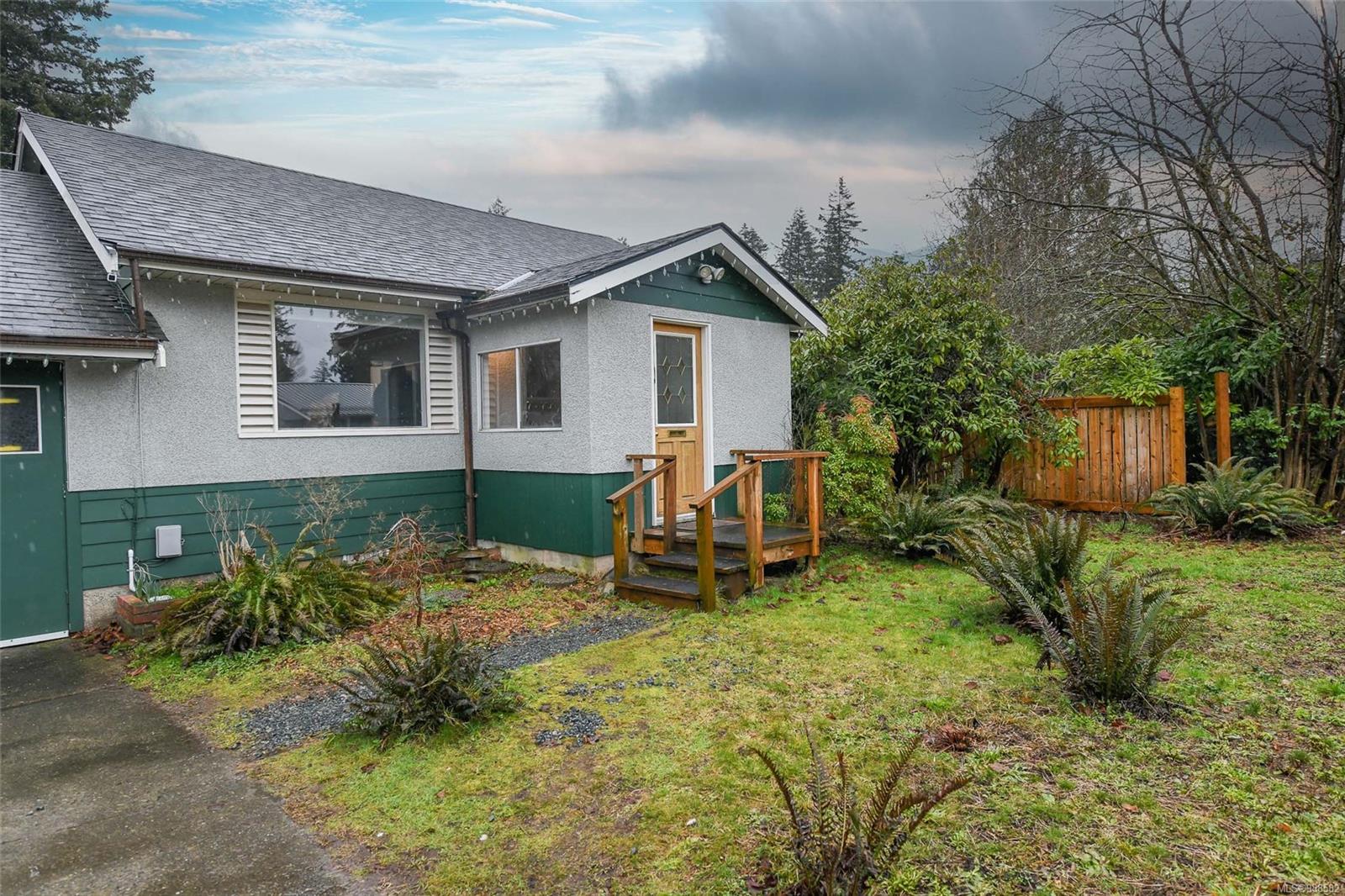 348 Mcleod St, Comox, BC V9M 2B6
