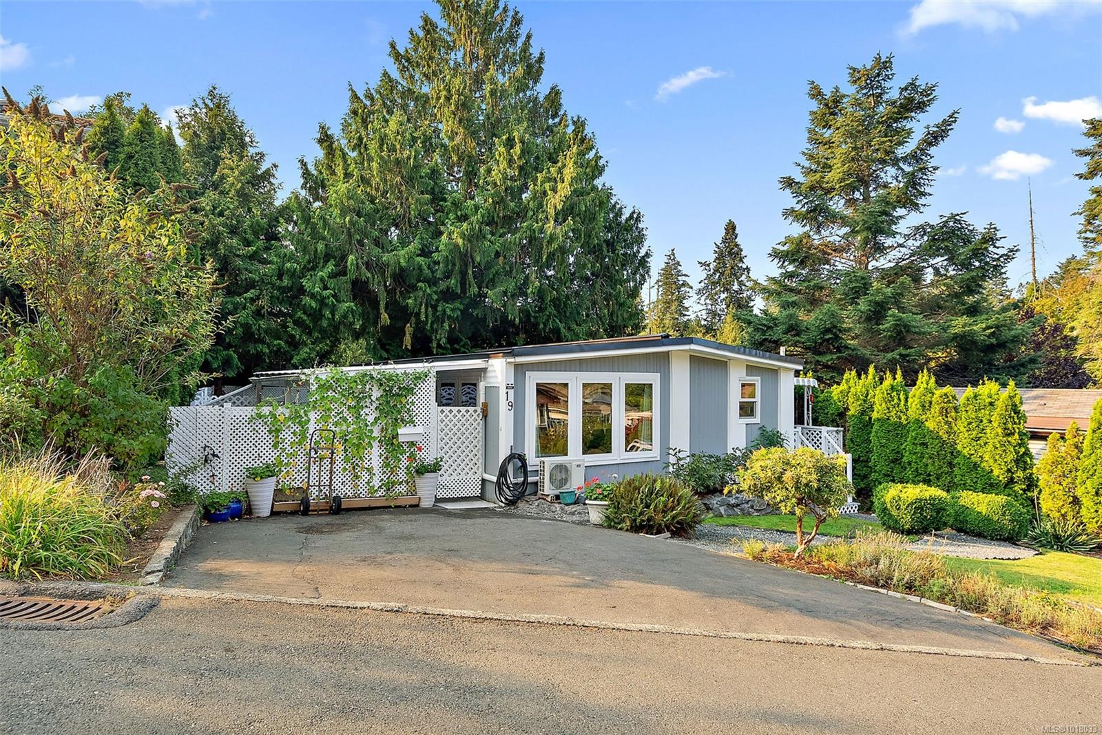 2587 Selwyn Rd Apt 19, Langford, BC V9B 4V4