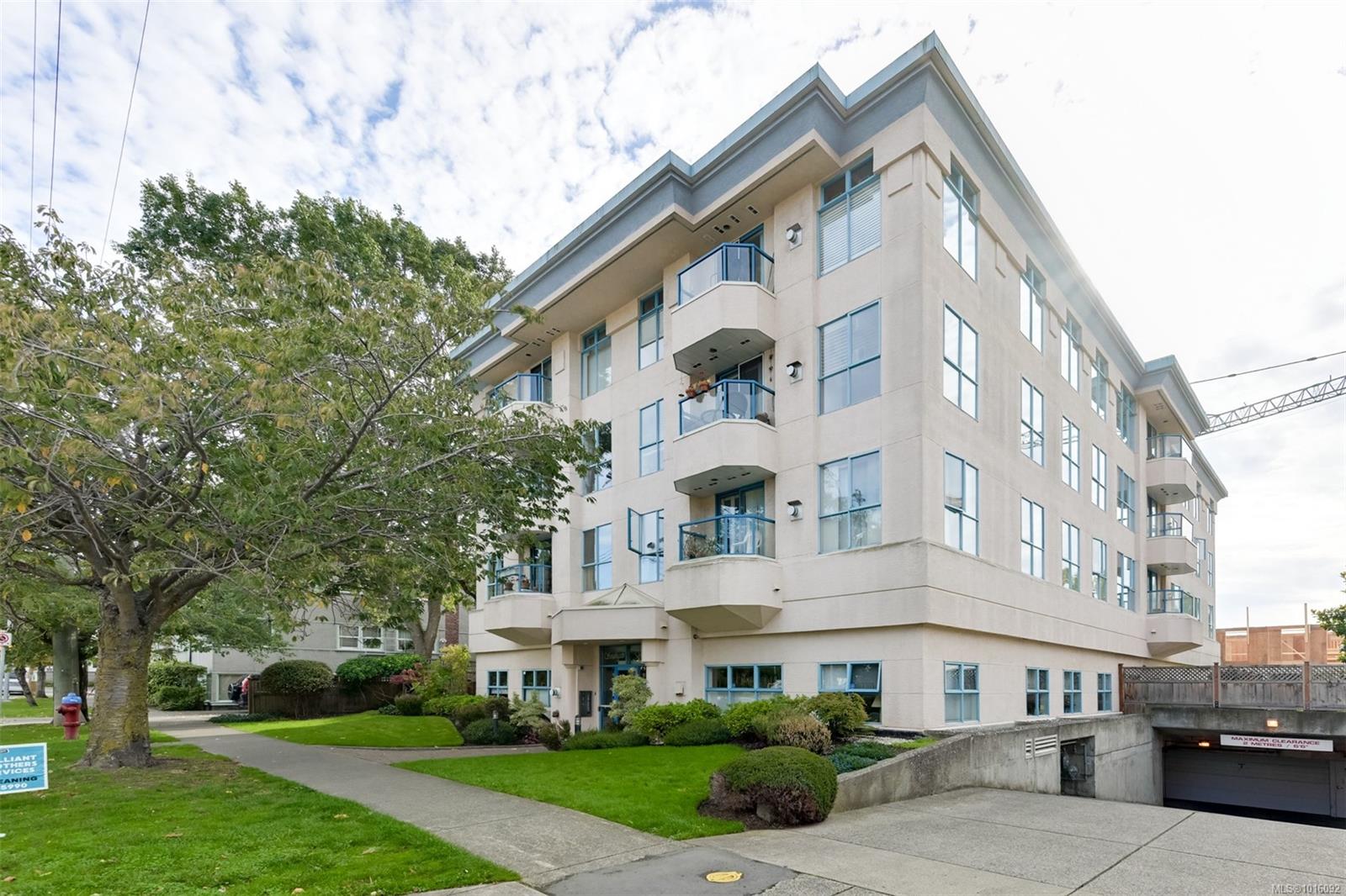 1063 Southgate St Apt 405, Victoria, BC V8V 2Z1
