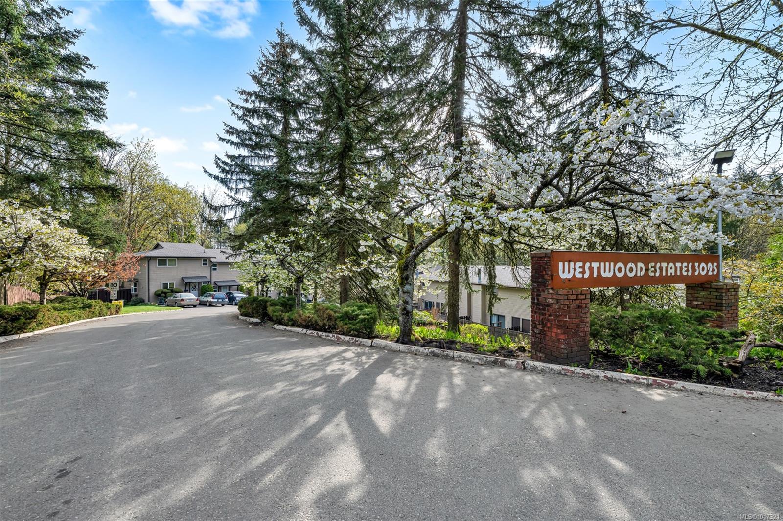 3025 Cowichan Lake Rd Apt 32, Duncan, BC V9L 4B5