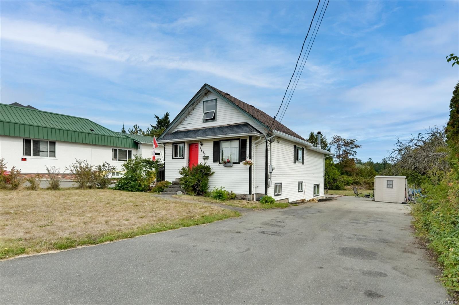 3883 Douglas St, Saanich, BC V8Z 3M1
