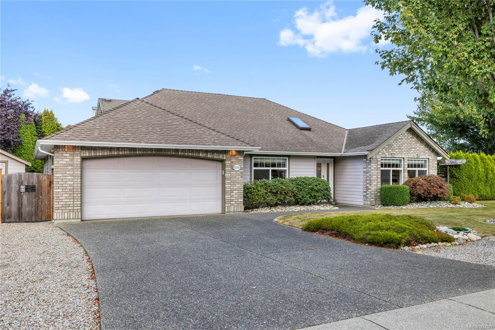 698 Abernathy Pl, Parksville, BC V9P 2Y9