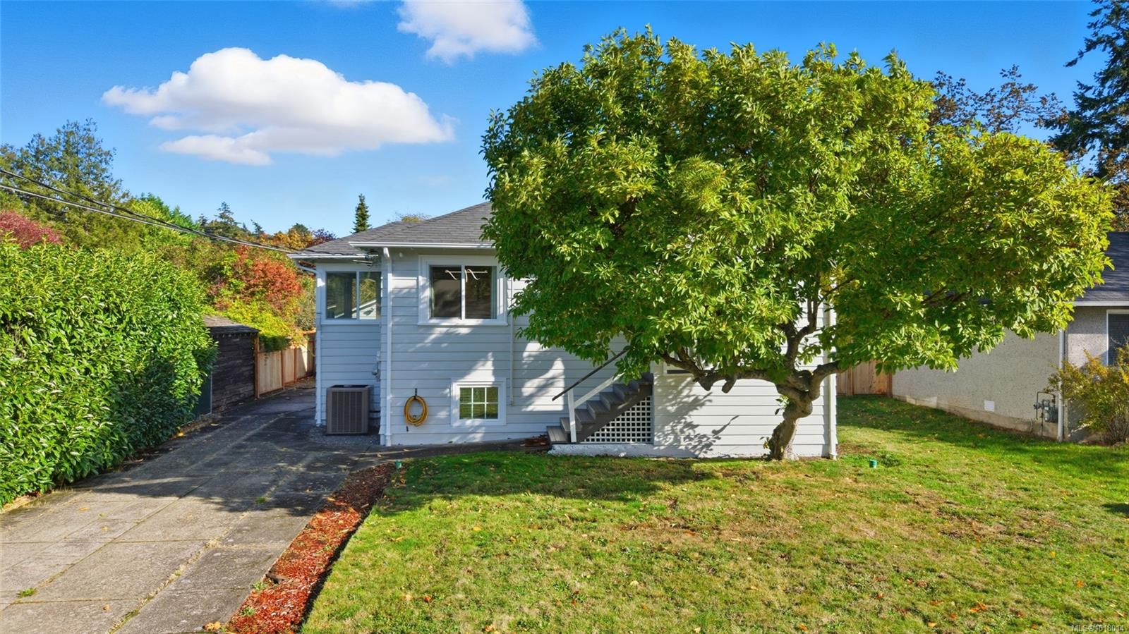 3337 Kingsley St, Saanich, BC V8P 4J8