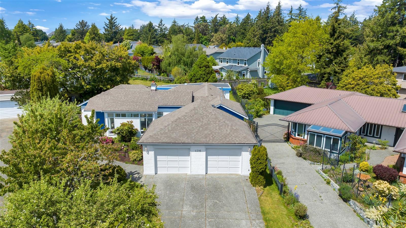 4216 Wakefield Pl, Saanich, BC V8N 6E5