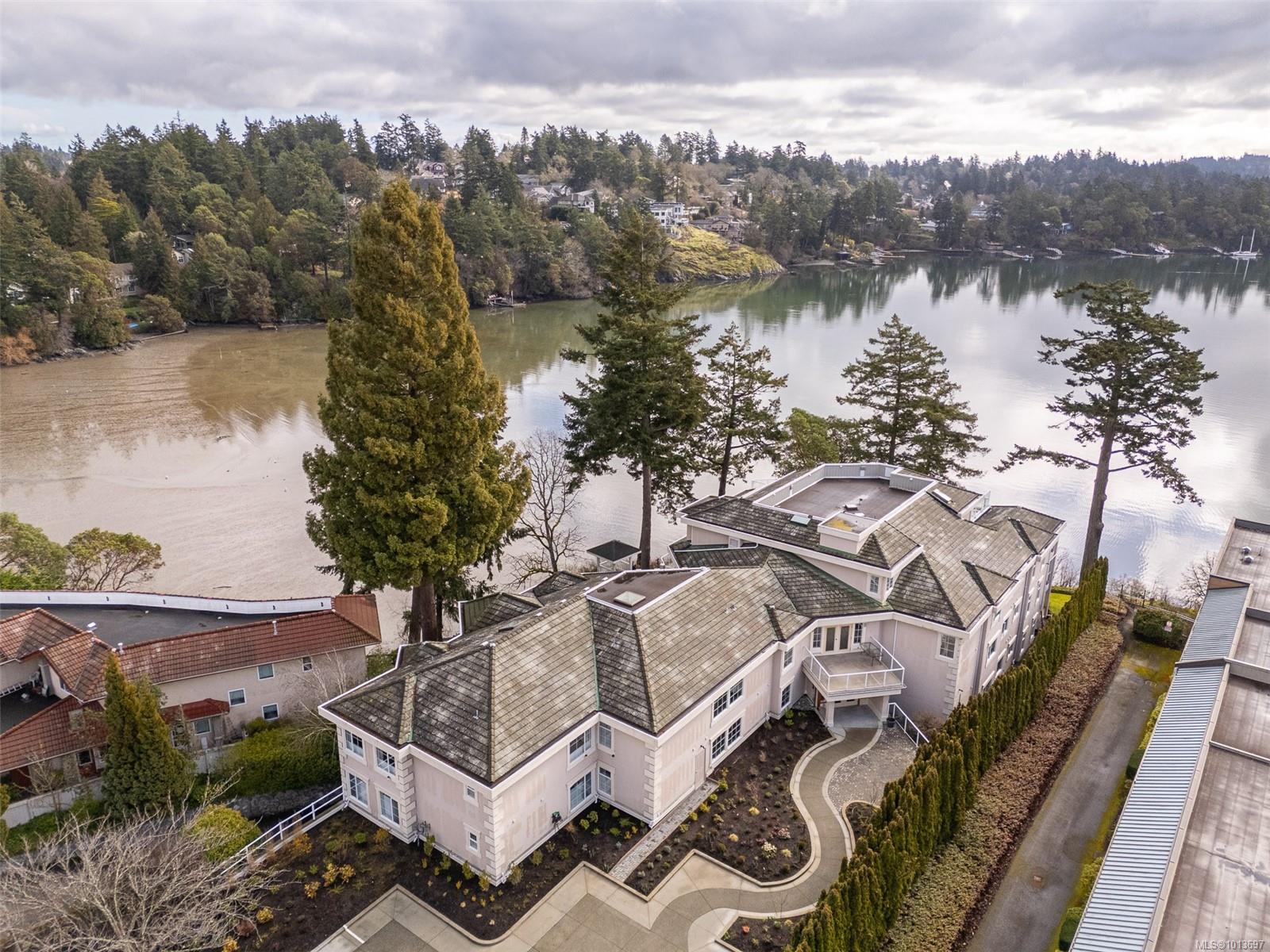 1 Buddy Rd Apt 306, View Royal, BC V9B 1V6