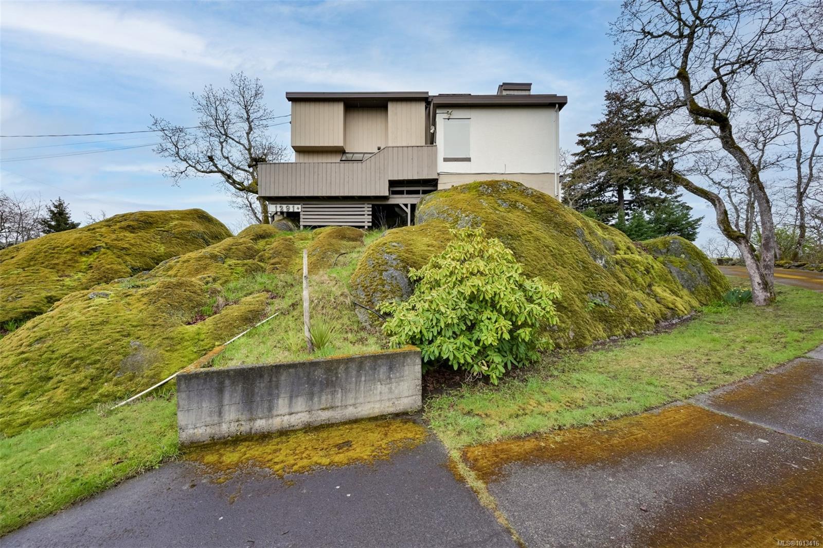 1291 Rockcrest Ave, Esquimalt, BC V9A 4W4