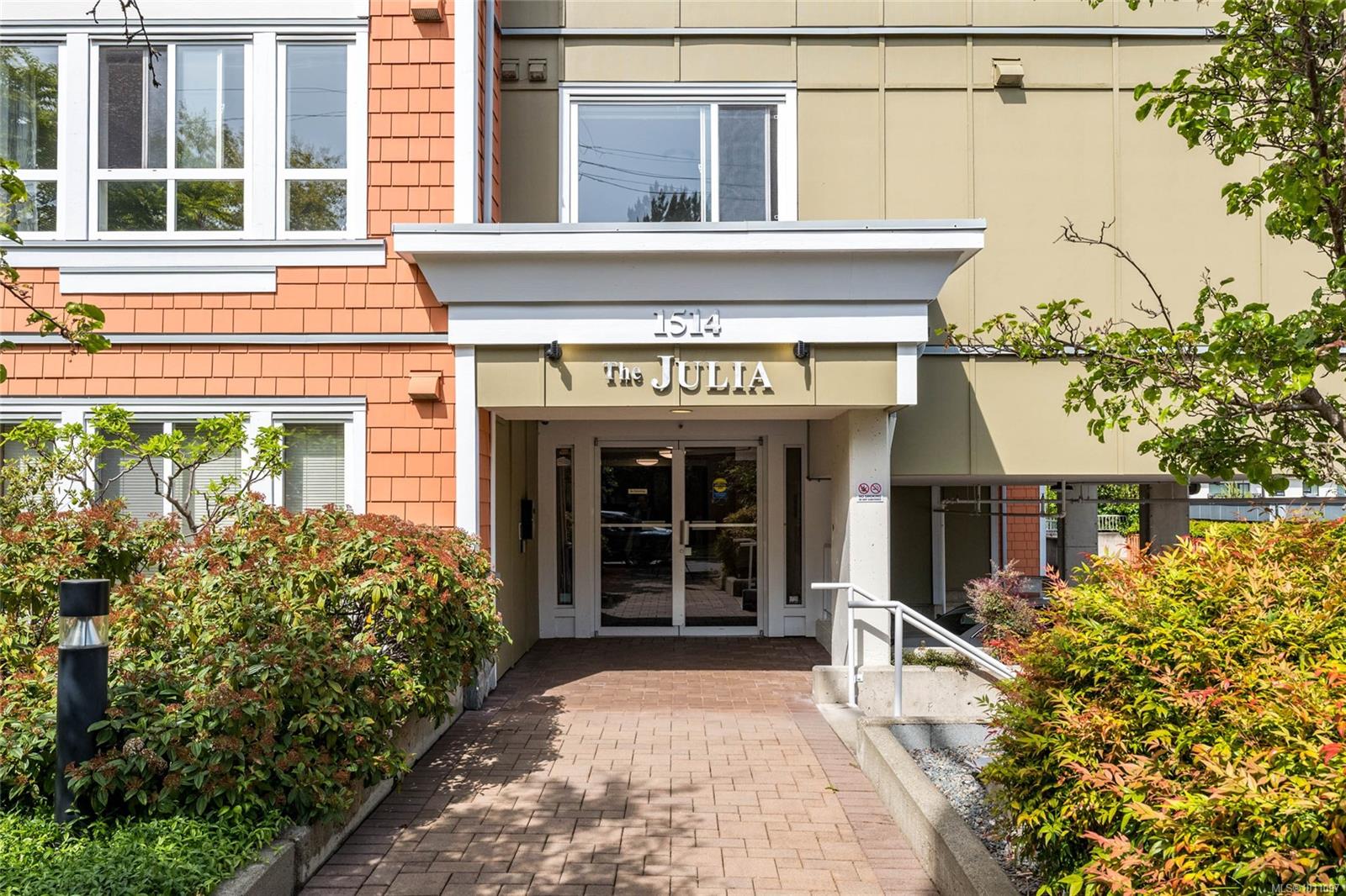 1514 Church Ave Apt 304, Saanich, BC V8P 0A3