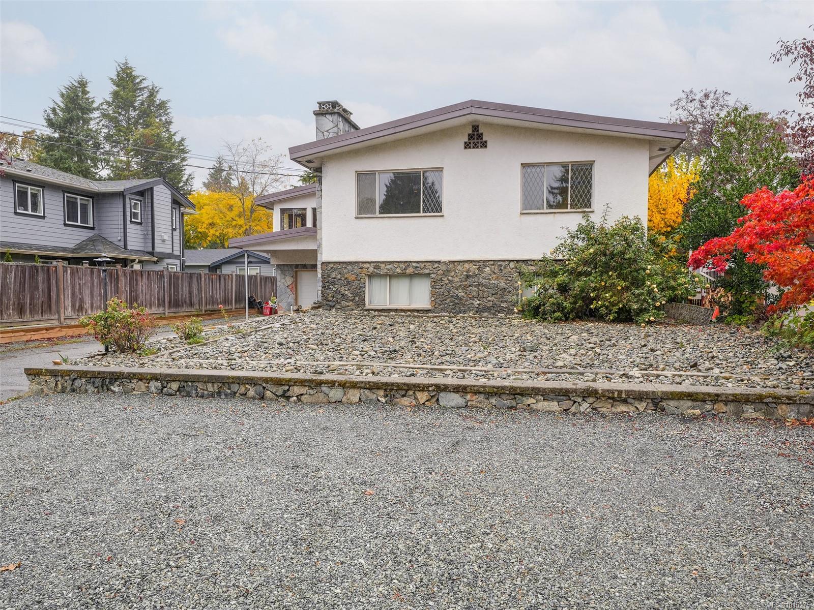 970 Ambassador Ave, Saanich, BC V8X 3N2