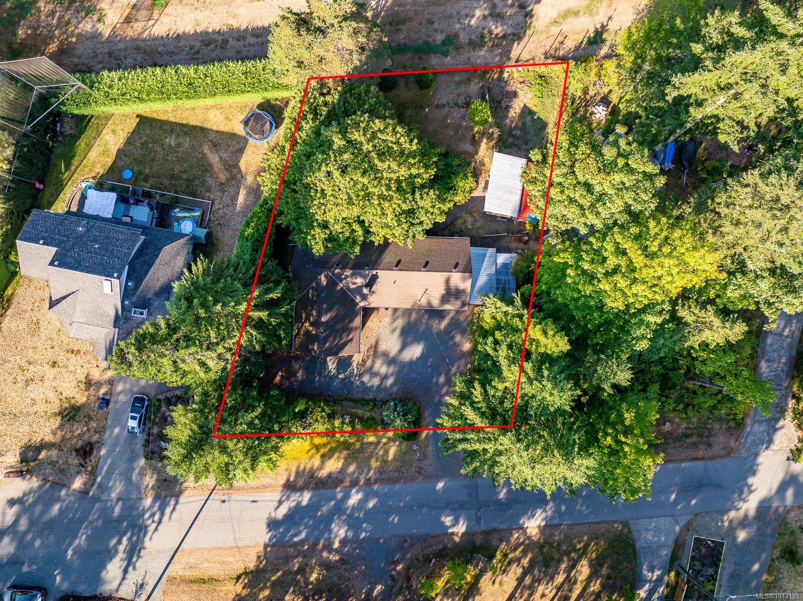 8837 Henderson Ave, Black Creek, BC V9J 1A6