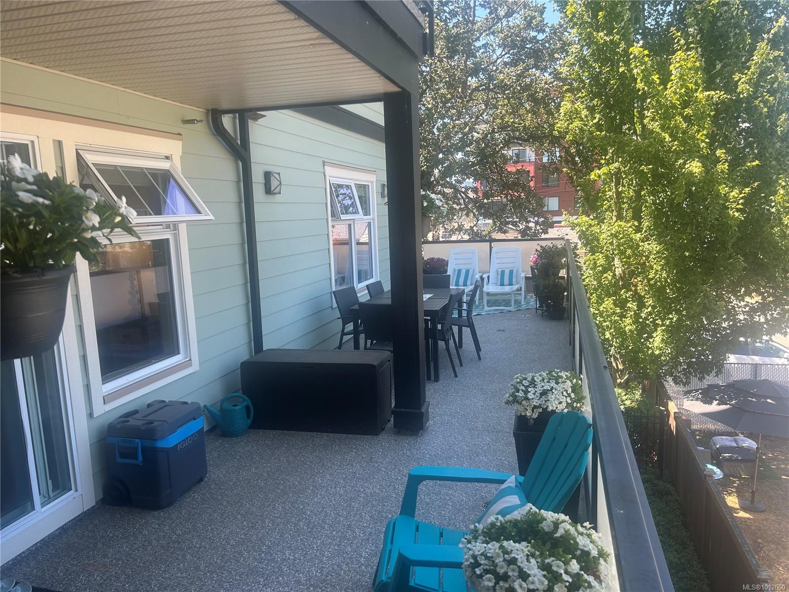 2881 Peatt Rd Apt 203, Langford, BC V9B 3V7