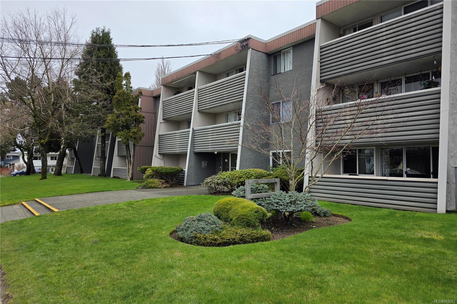 377 Dogwood St Apt 204, Campbell River, BC V9W 2Y1