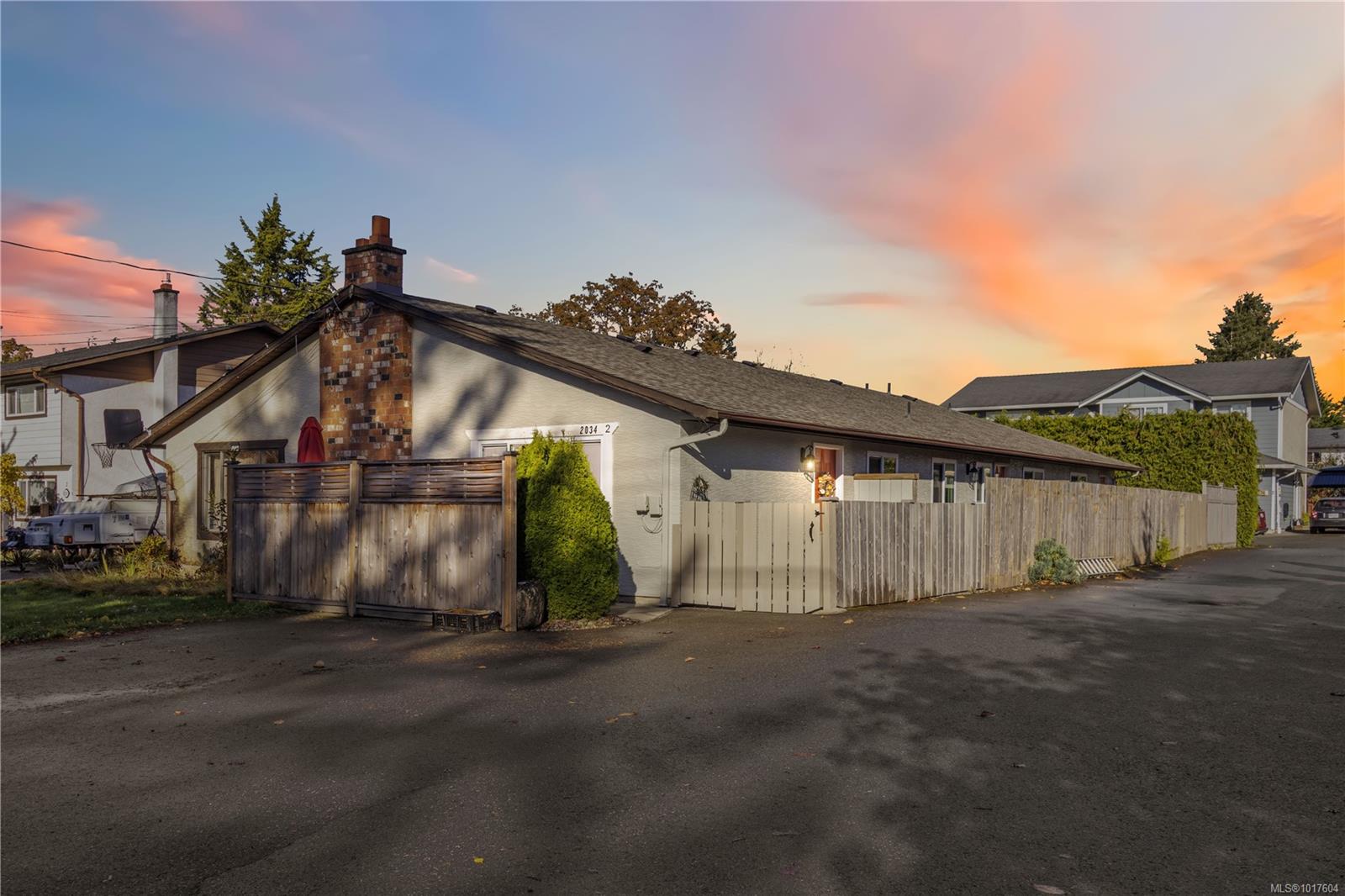 2034 Weiler Ave Apt 2, Sidney, BC V8L 1R4