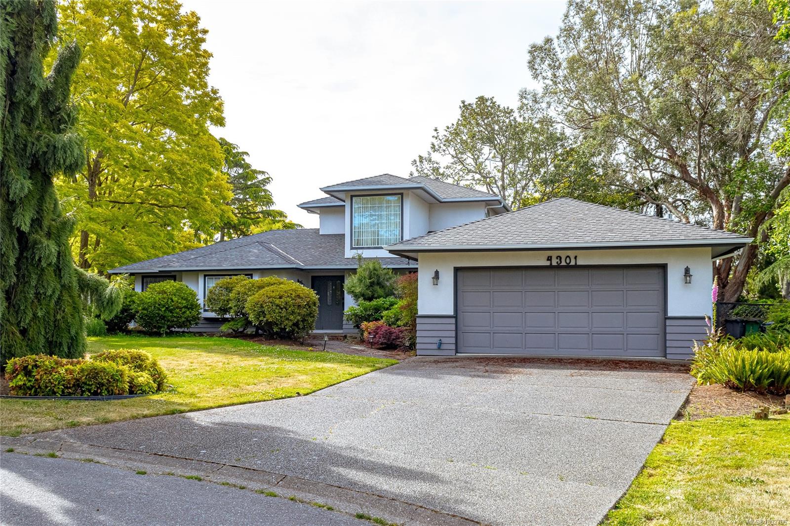 4301 Maltwood Close, Saanich, BC V8X 5C7