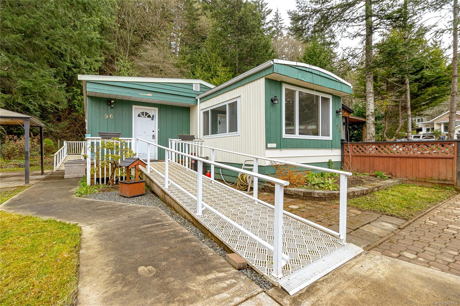 2500 Florence Lake Rd Apt 96, Langford, BC V9B 4H2