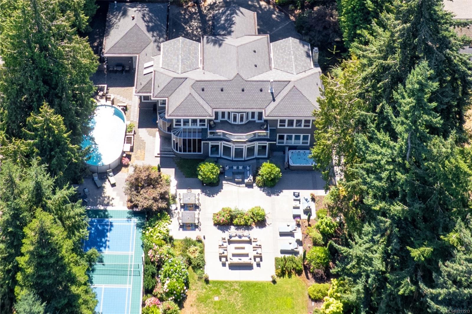 1895 Widgeon Rd, Qualicum Beach, BC V9K 1Y8