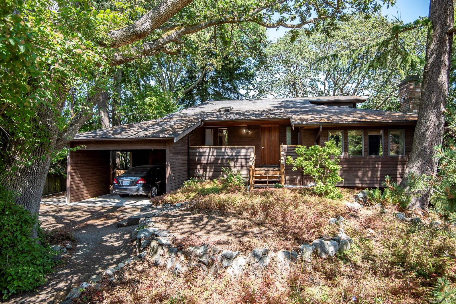 937 Pemberton Rd, Victoria, BC V8S 3R5