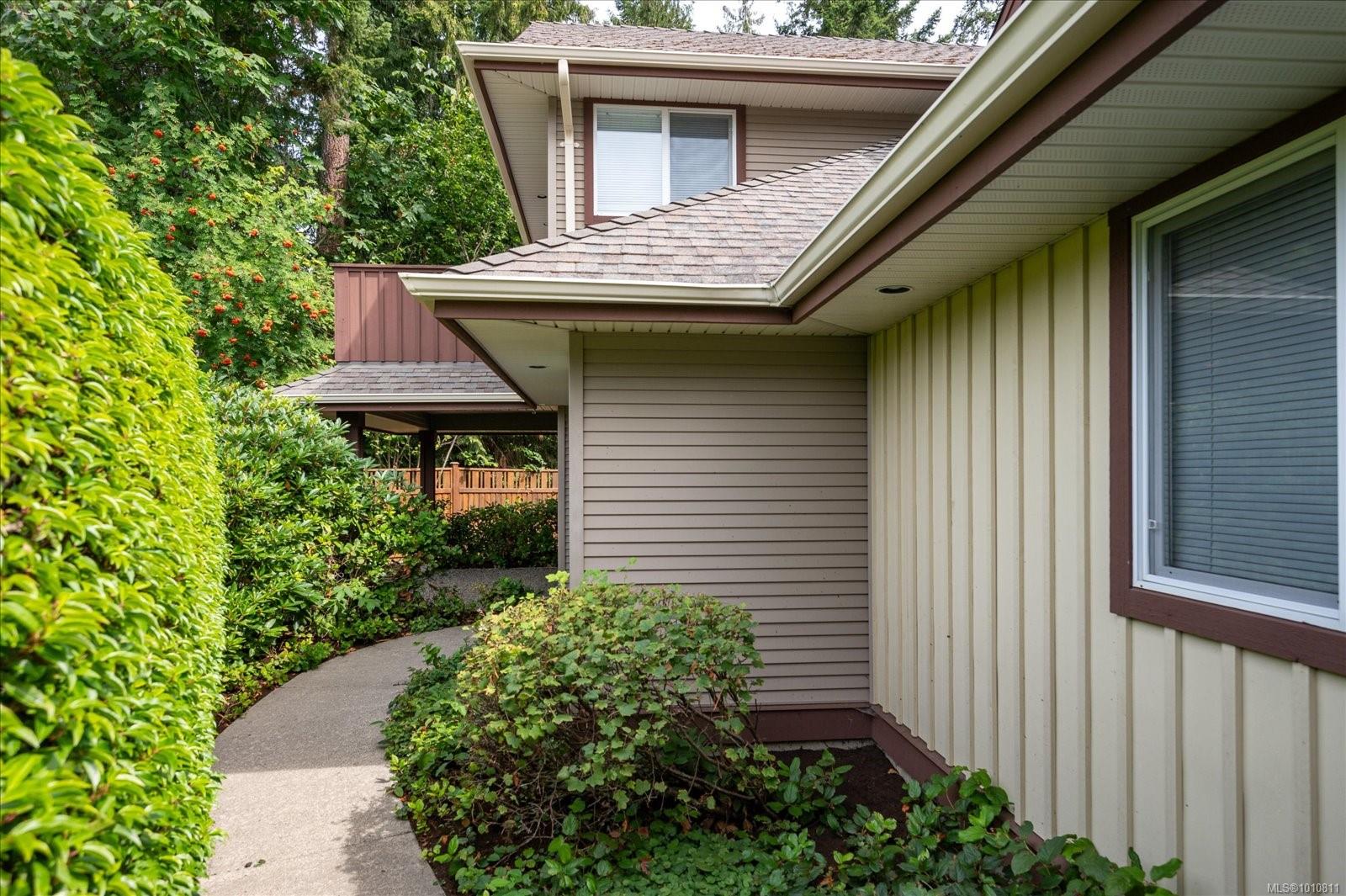 340 Young St Apt 12, Parksville, BC V9P 1C5