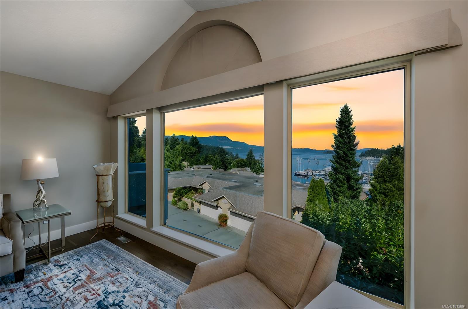 6880 Wallace Dr Apt 720, Central Saanich, BC V8M 1J2