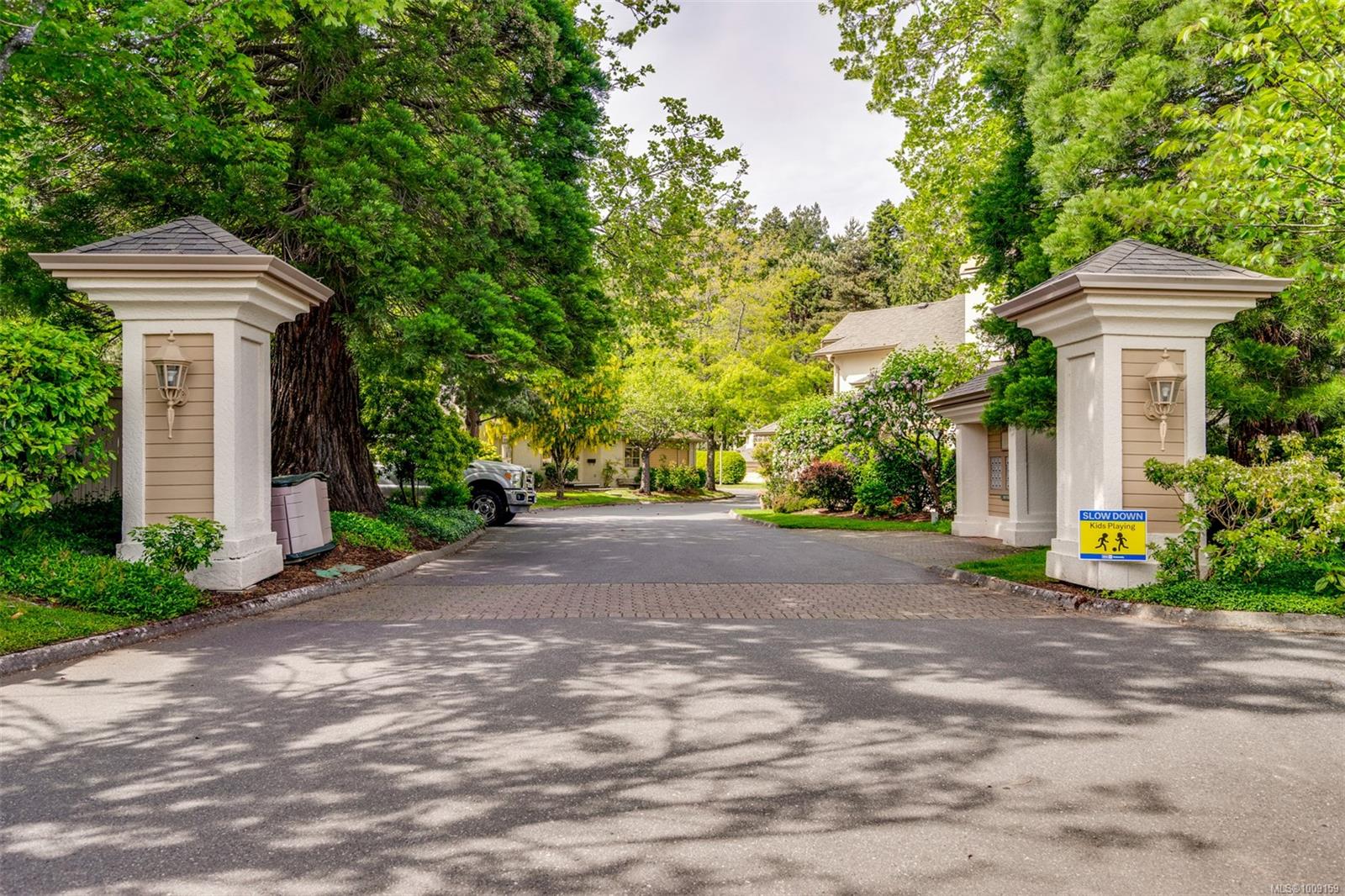 510 Marsett Pl Apt 102, Saanich, BC V8Z 7J1
