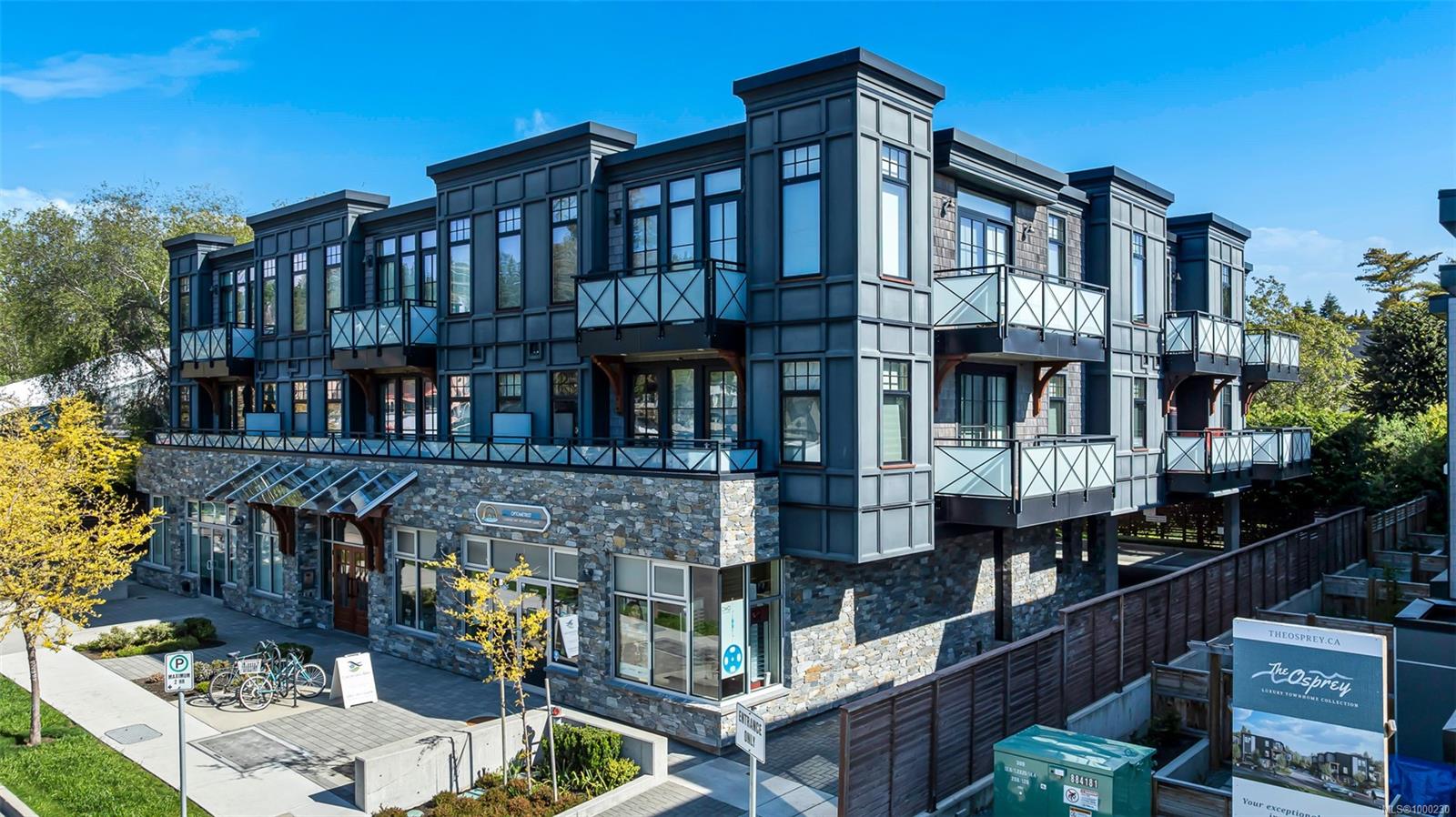2580 Penrhyn St Apt 201, Saanich, BC V8N 1G3