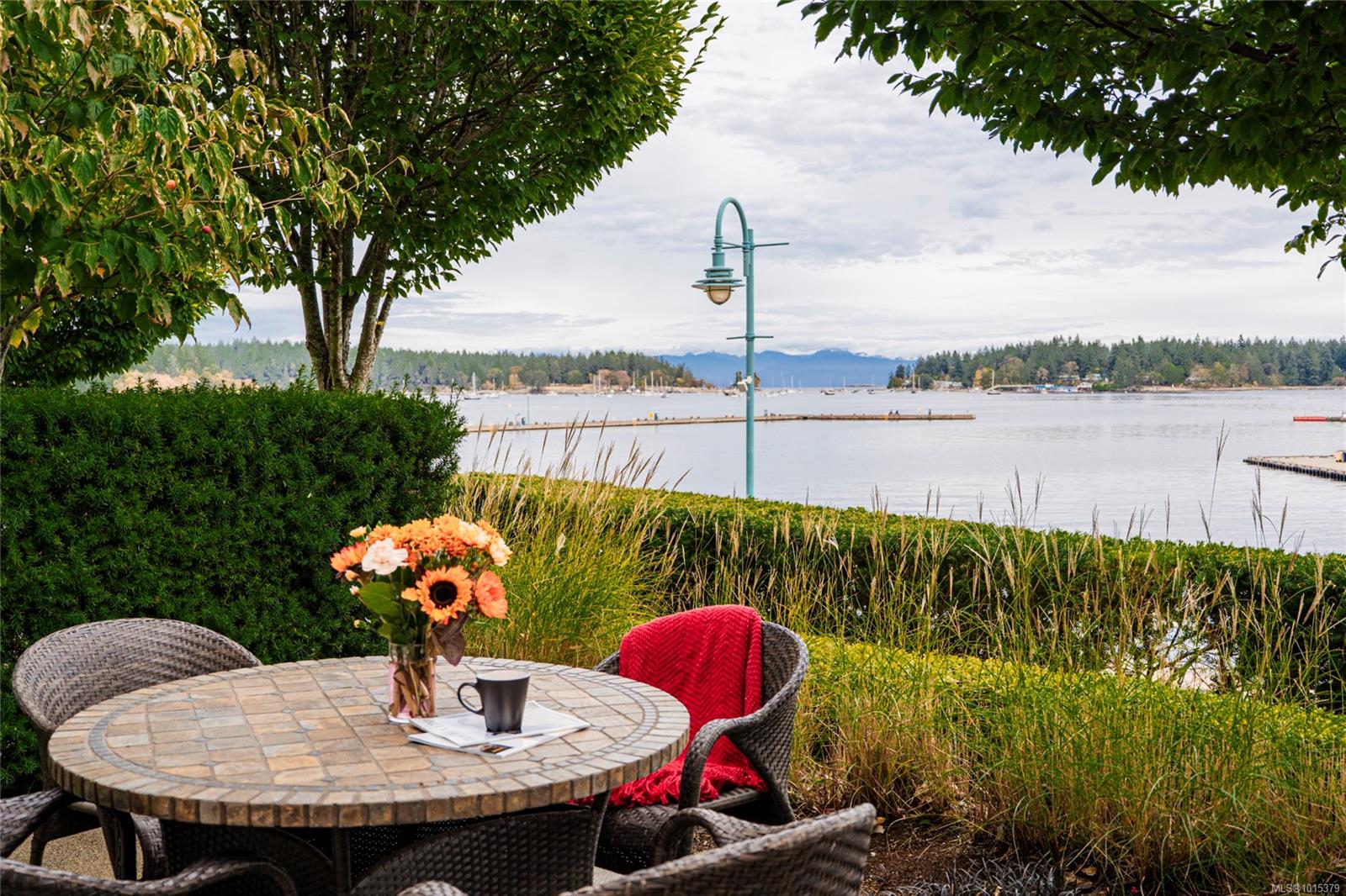 38 Front St Apt 12, Nanaimo, BC V9R 0B8