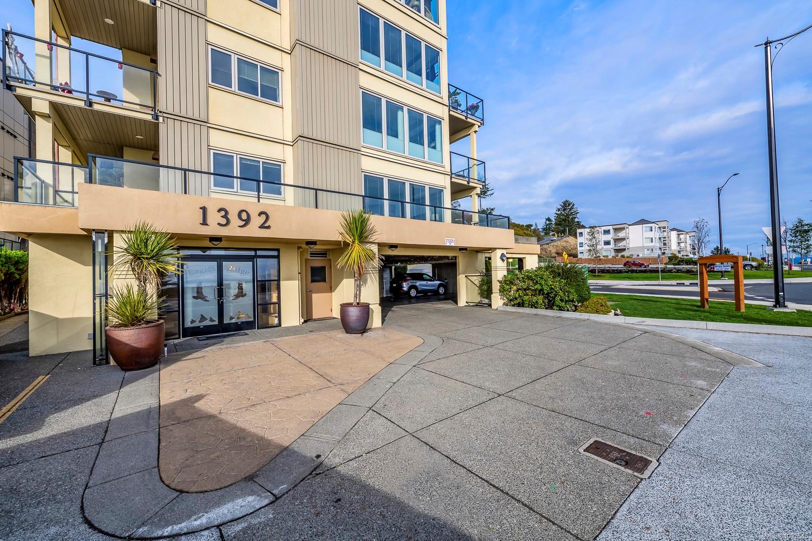 1392 Island Hwy S Apt 103, Campbell River, BC V9W 1B7