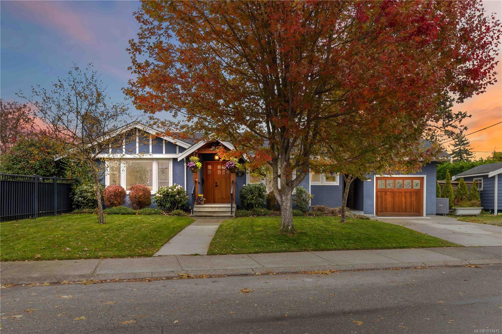 2200 Kinross Ave, Oak Bay, BC V8R 2N5