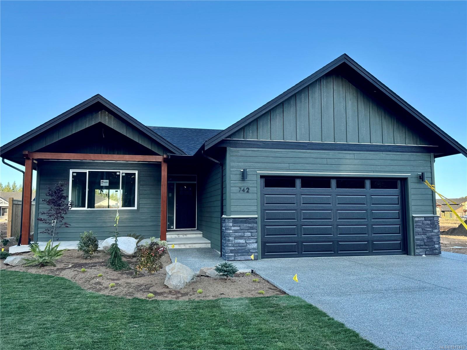 742 Salmonberry St, Campbell River, BC V9H 0G1