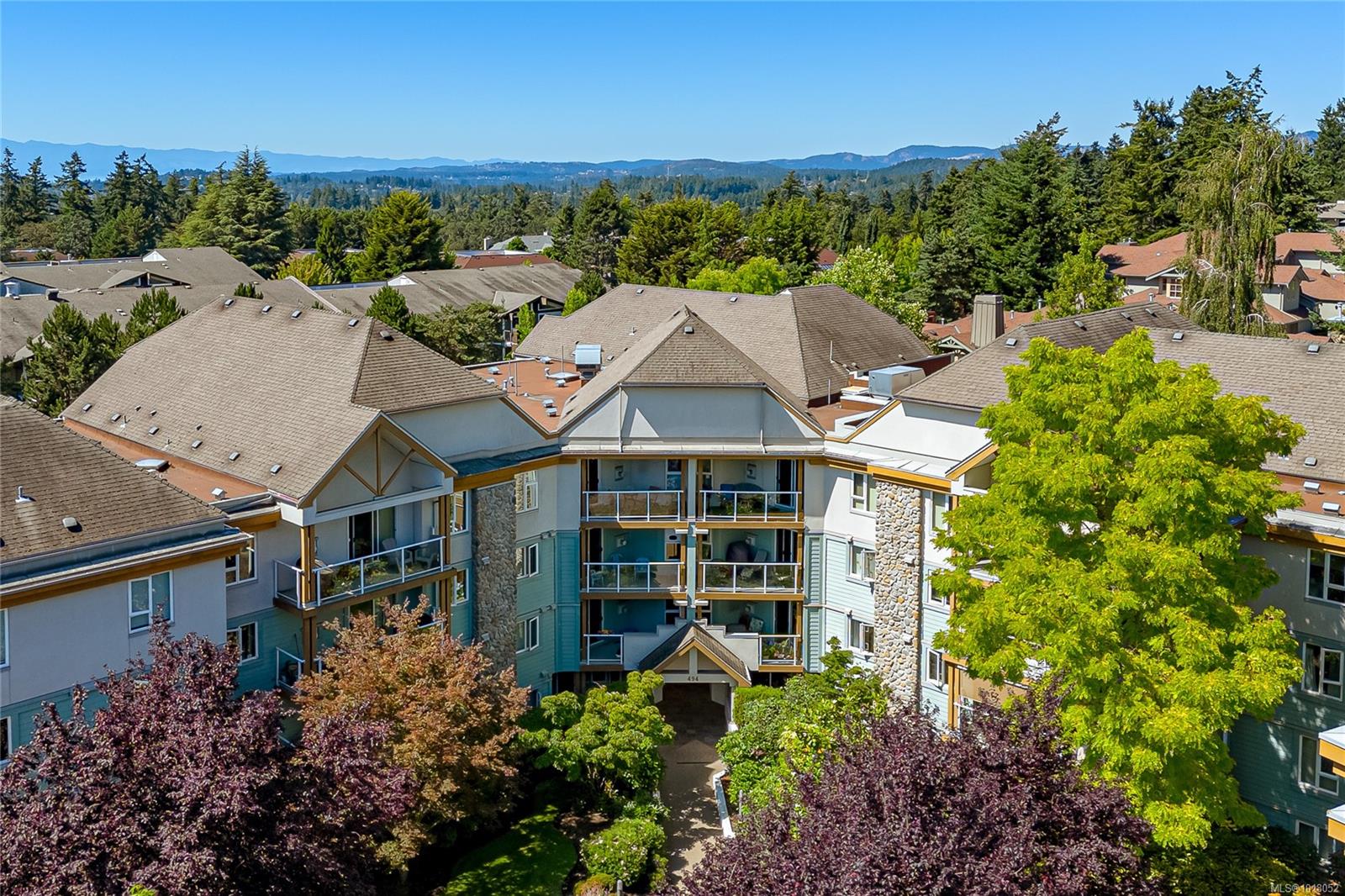 494 Marsett Pl Apt 211, Saanich, BC V8Z 7J1