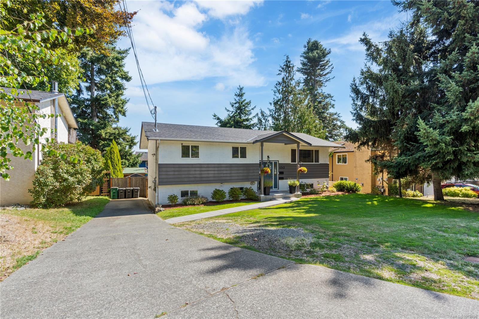 4343 Cedar Hill Rd, Saanich, BC V8N 5L8