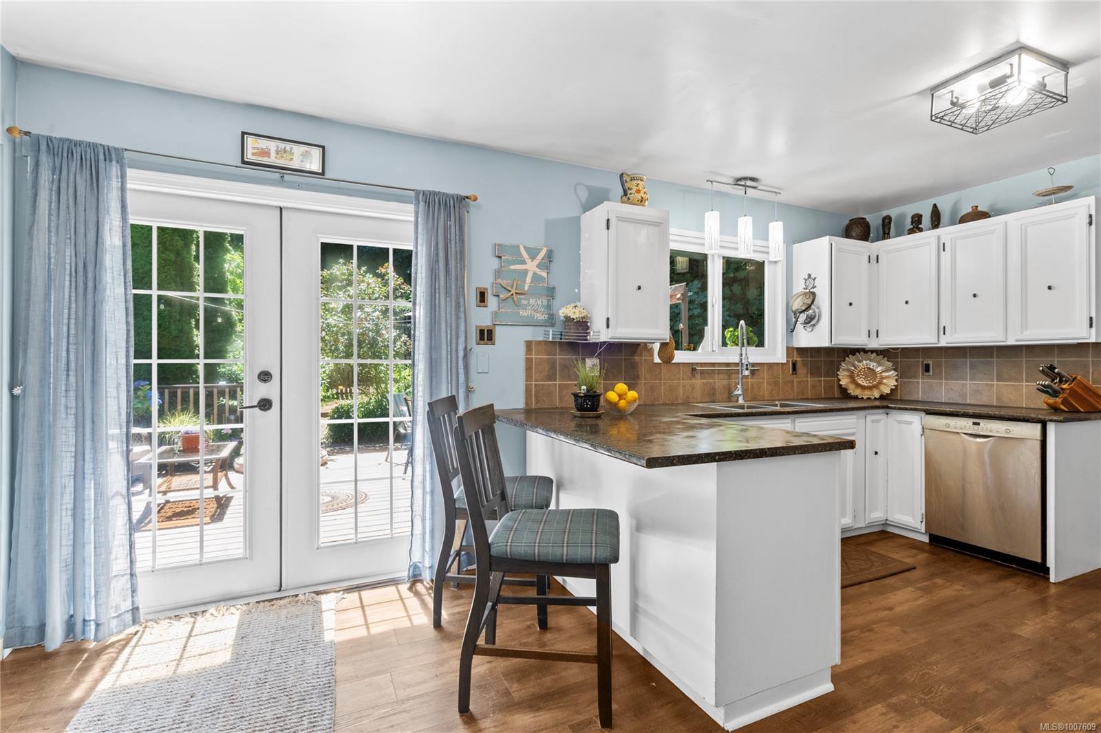 1526 Sunrise Dr, Parksville, BC V9P 1X7