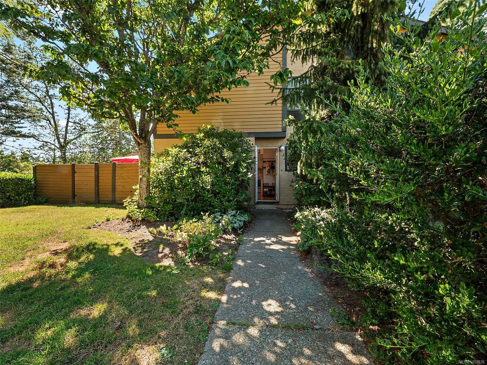 573 Crossandra Cres, Saanich, BC V8Z 6G4