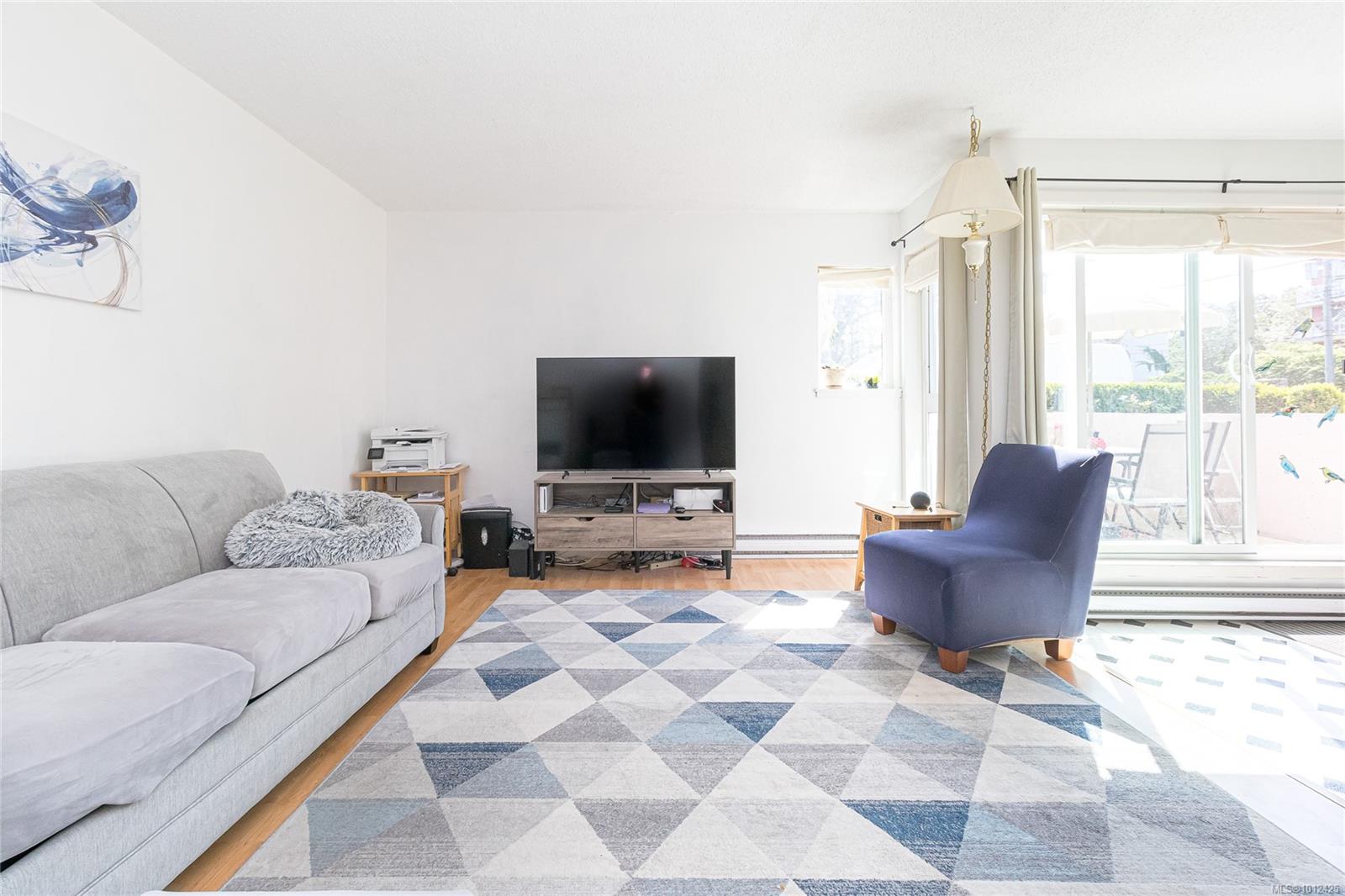 1366 Hillside Ave Apt 107, Victoria, BC V8T 2B5