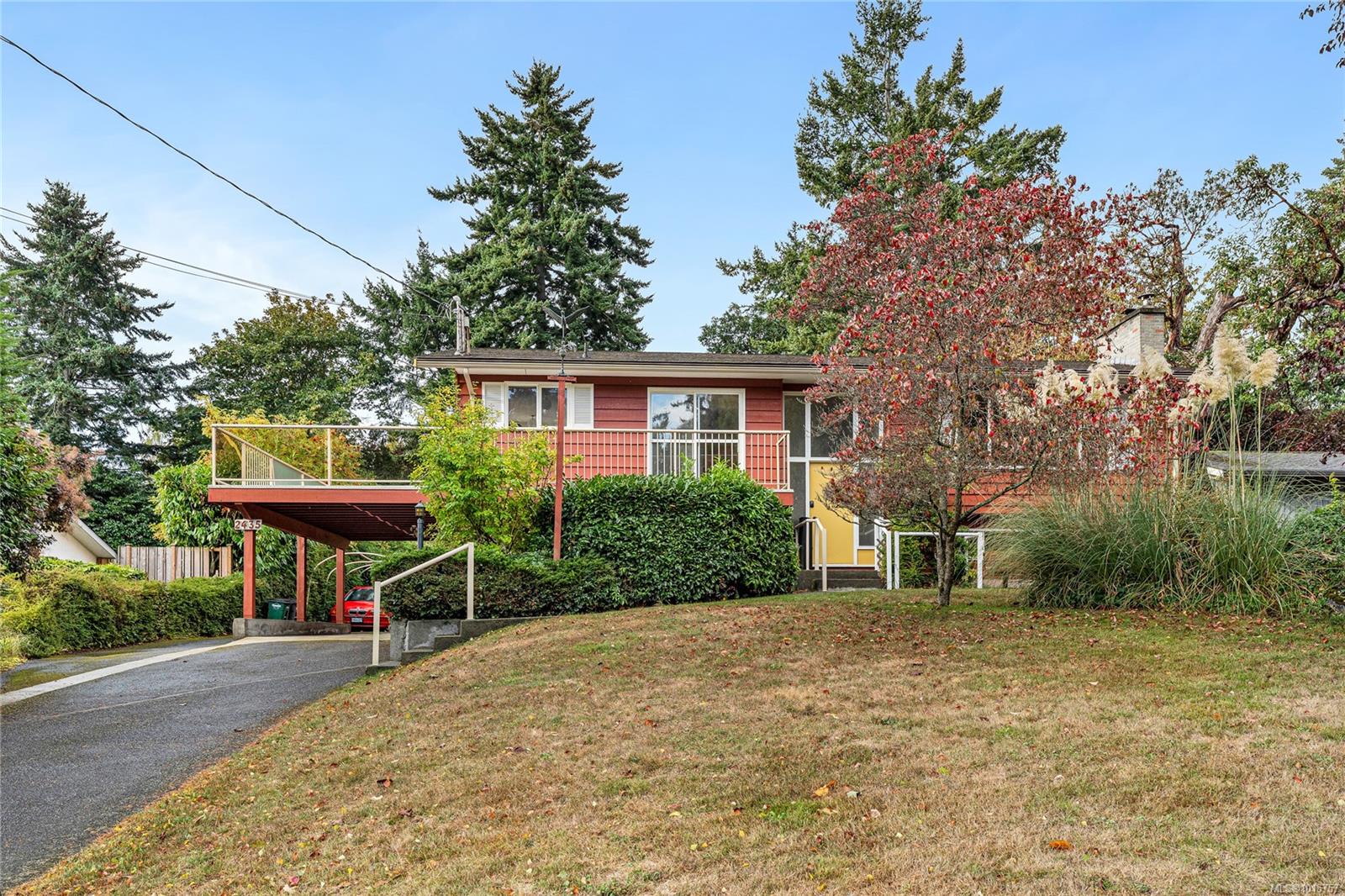 2435 Sutton Rd, Saanich, BC V8N 1J1
