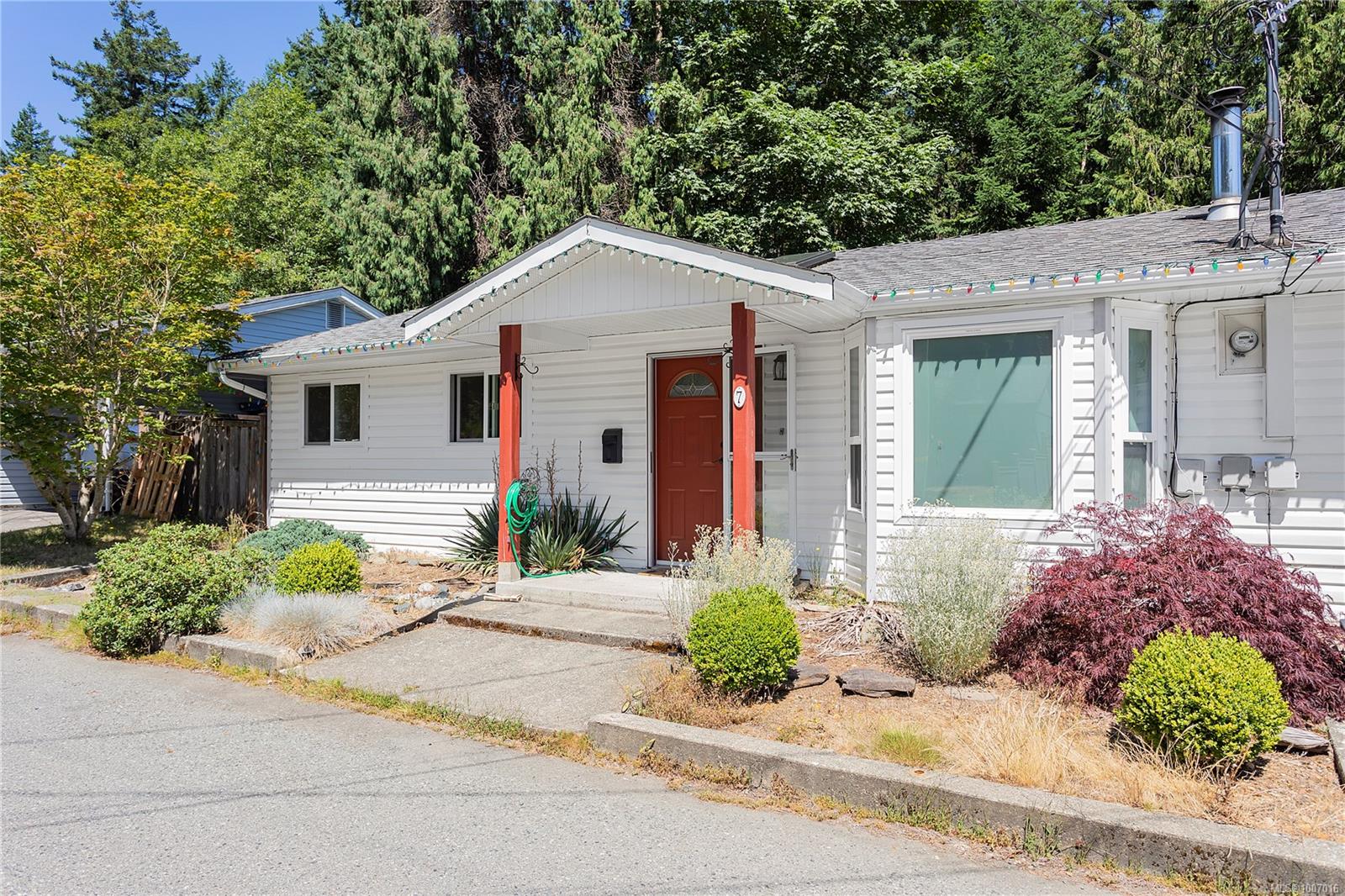 4604 Hammond Bay Rd Apt 7, Nanaimo, BC V9T 5B1