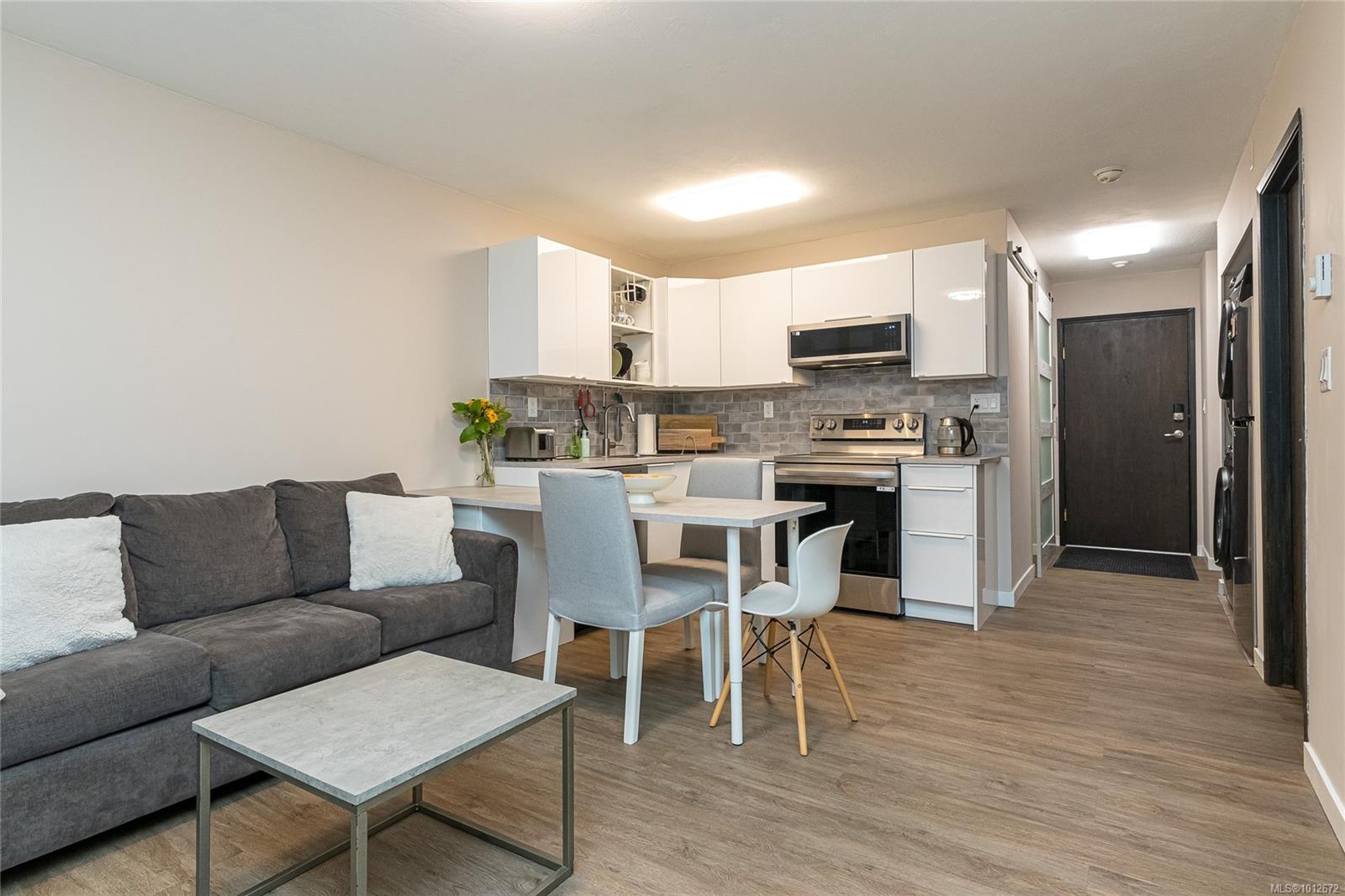 2520 Wark St Apt 106, Victoria, BC V8T 5G6