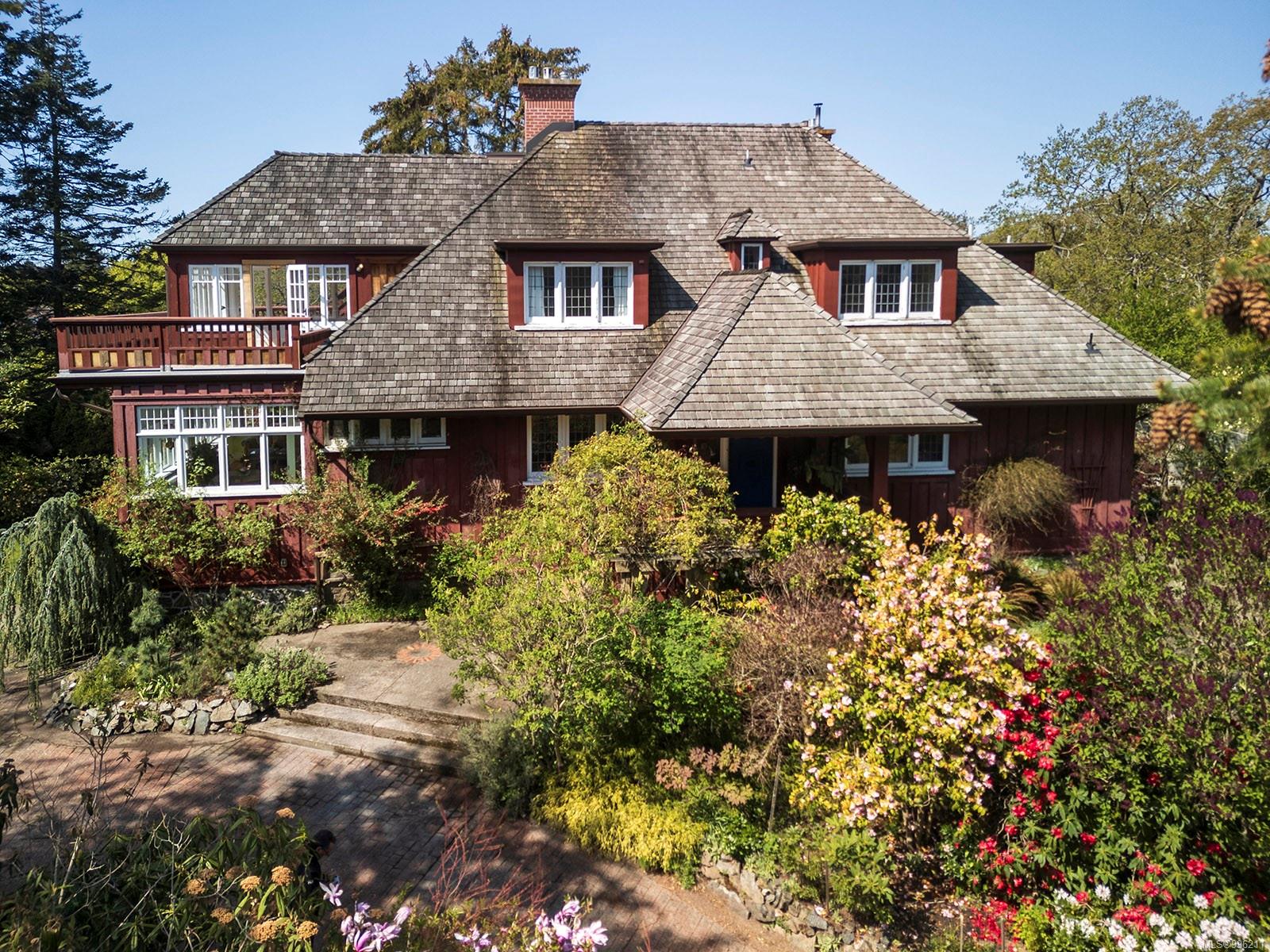 934 A Foul Bay Rd, Victoria, BC V8S 4H8