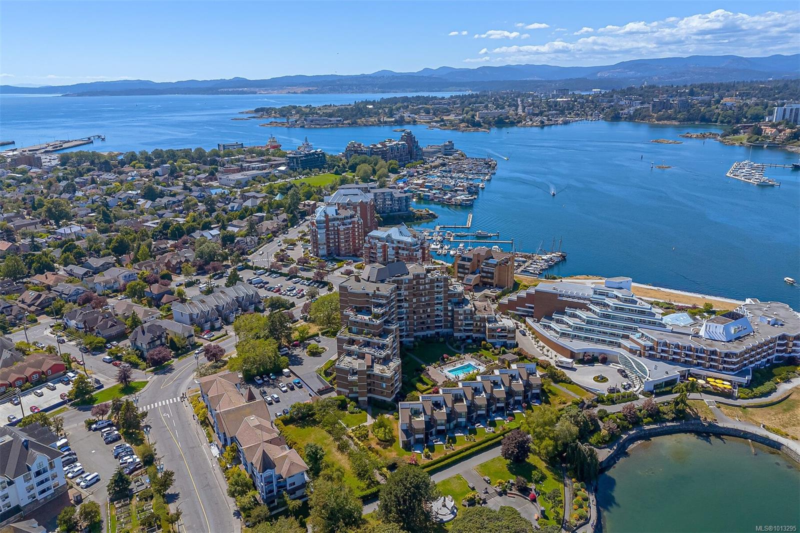 225 Belleville St Apt 311, Victoria, BC V8V 4T9