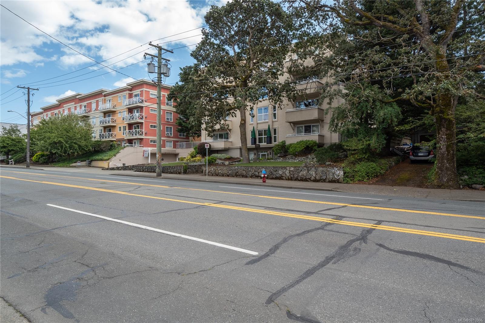 1361 Hillside Ave Apt 404, Victoria, BC V8T 2B3