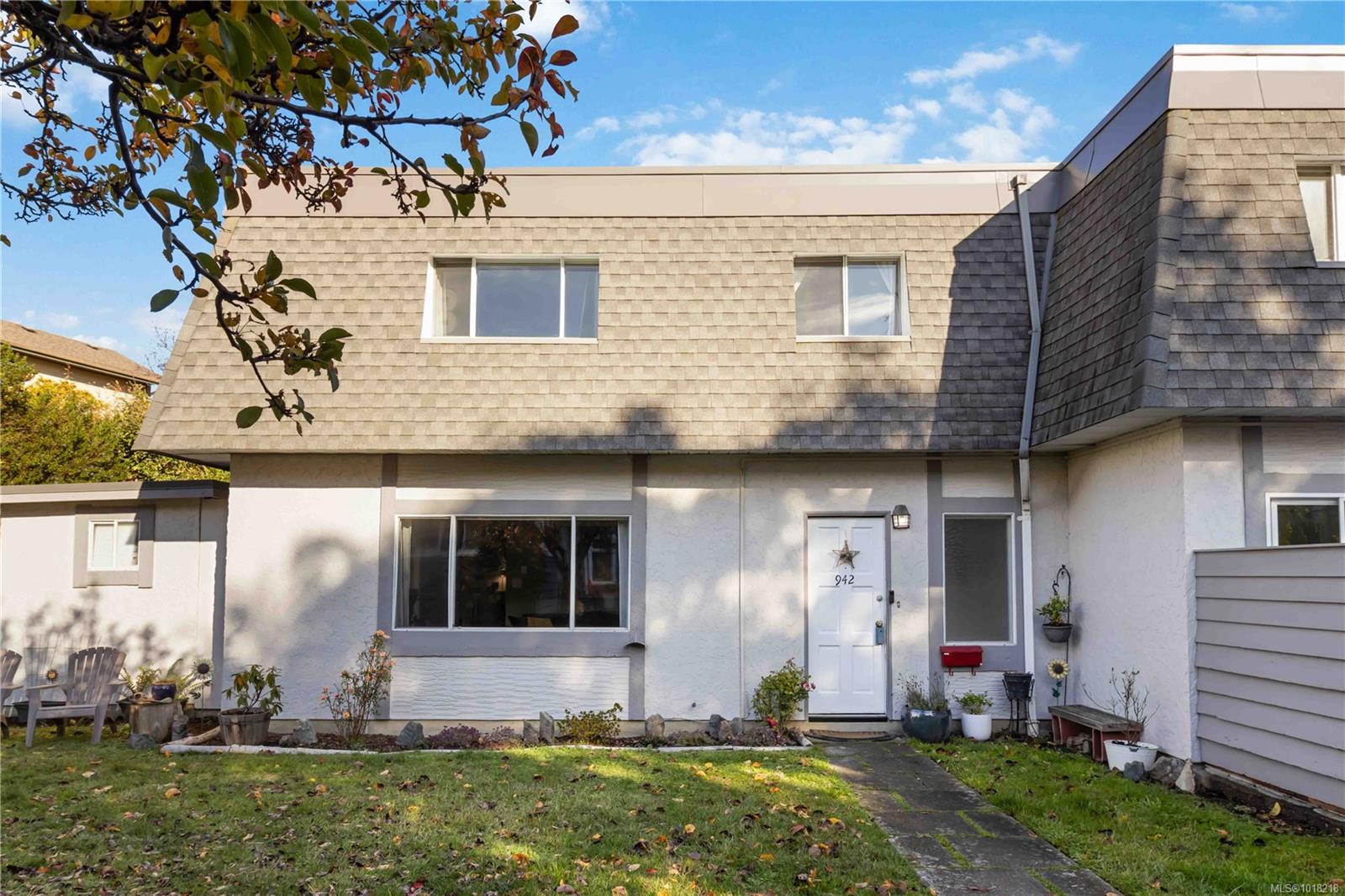 942 Market St, Victoria, BC V8W 3R8