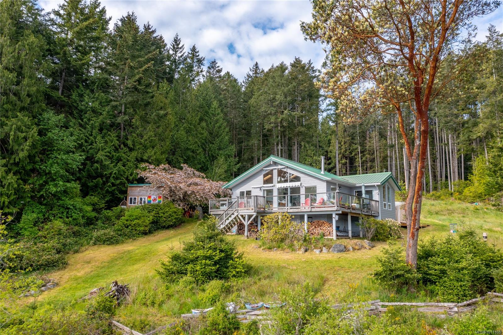 3210 Armadale Rd, Pender Island, BC V0N 2M1