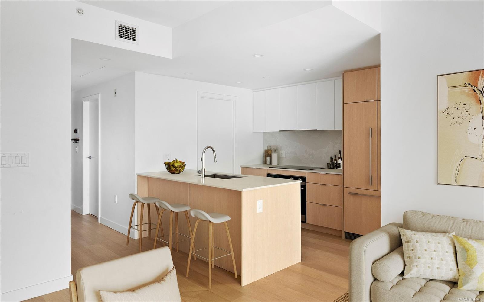 1100 Yates St Apt 809, Victoria, BC V8V 0H5