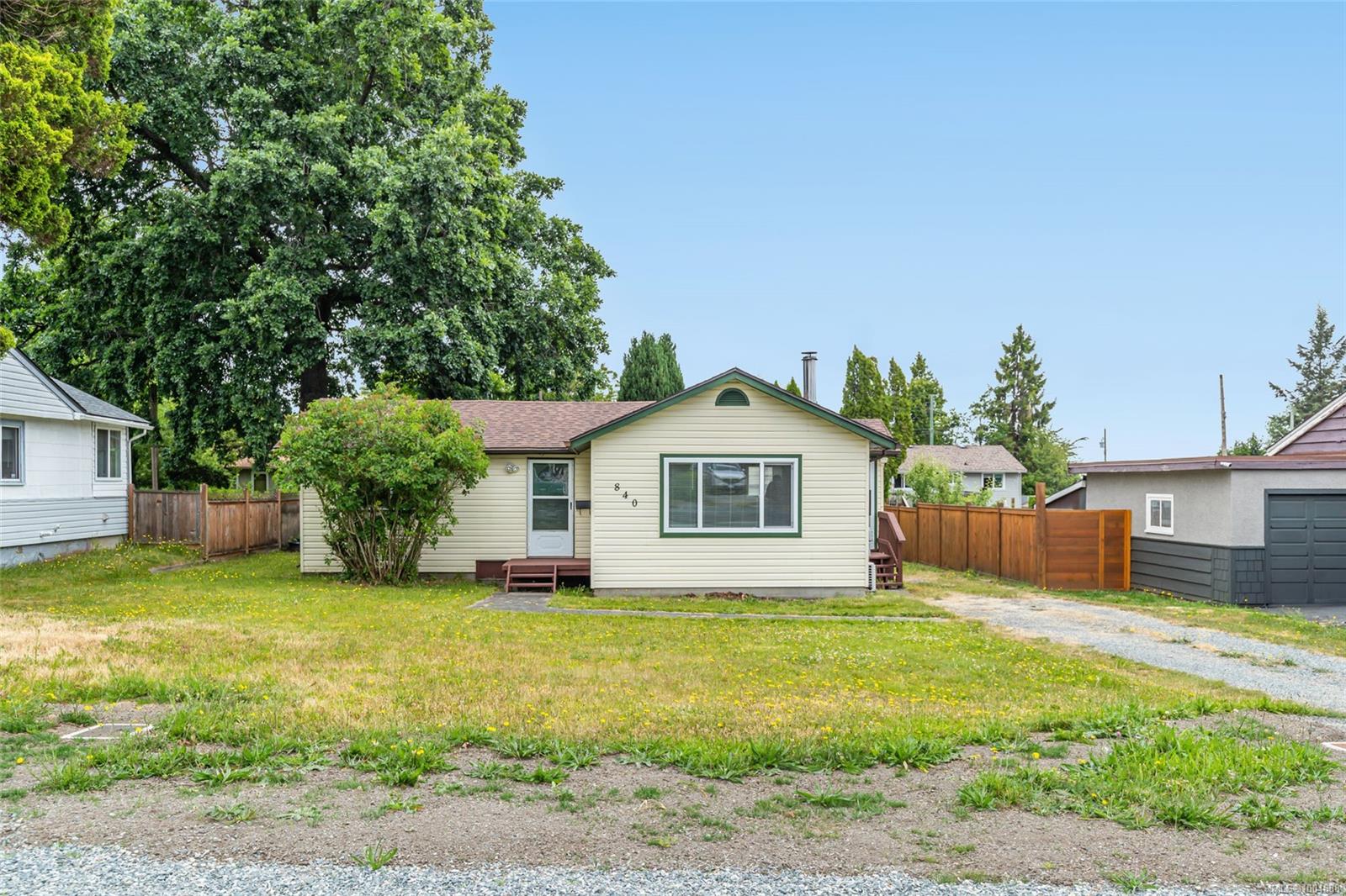 840 Oakley St, Nanaimo, BC V9S 2A1